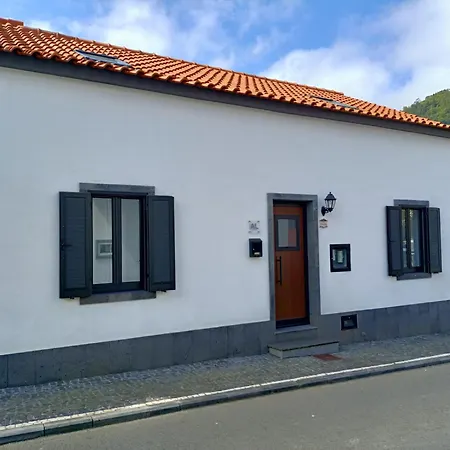 Nyaraló Oliveira *